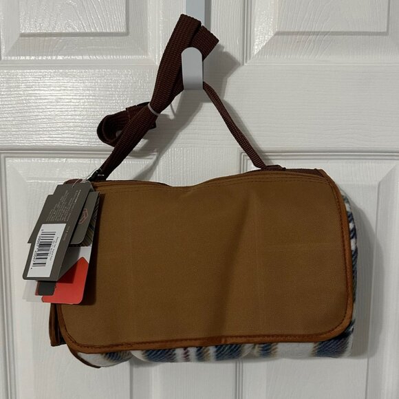 ONIVA - a Picnic Time Outdoor Blanket Tote Outdoor Picnic Blanket, Beach Blanket - Picture 3 of 8